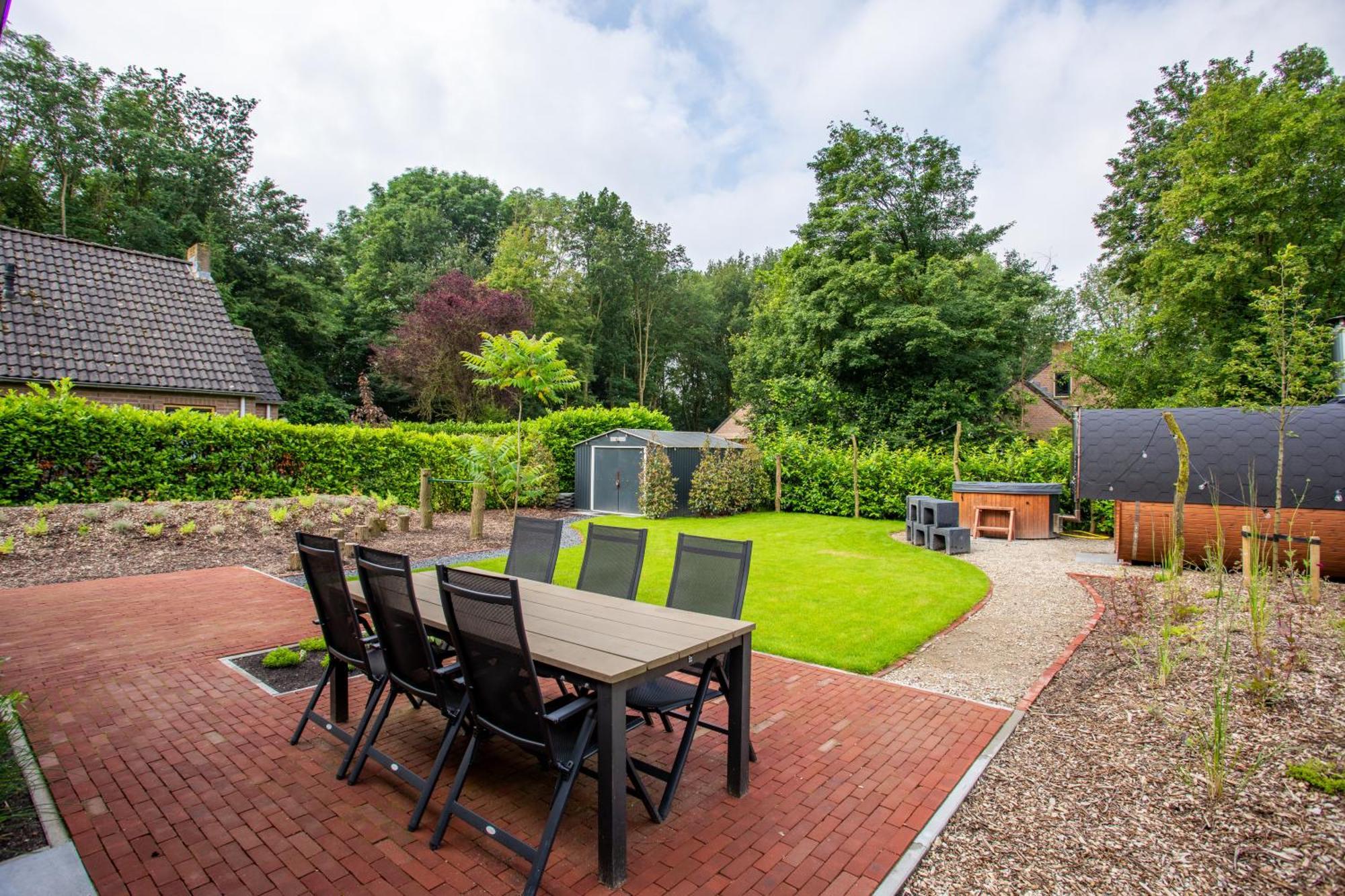 Evergreen Wellness Met Sauna & Hottub Holiday home Ewijk